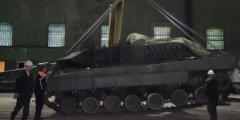 Российские специалисты изучают трофейный немецкий танк Leopard 2 на Уралвагонзаводе