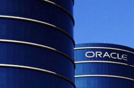 Oracle не жалеет денег на войну